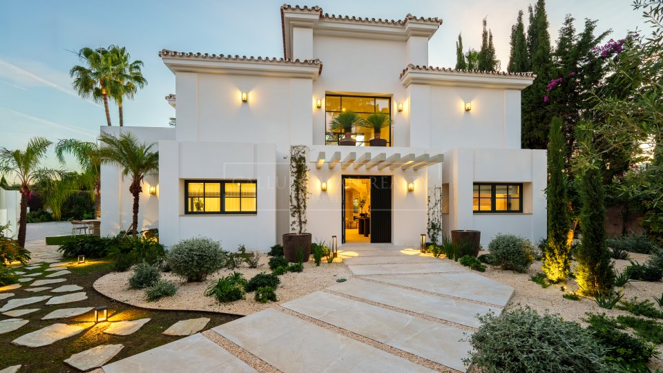 Benahavis, Mediterranean-Style Villa with Sea Views for Sale in La Quinta, Benahavís