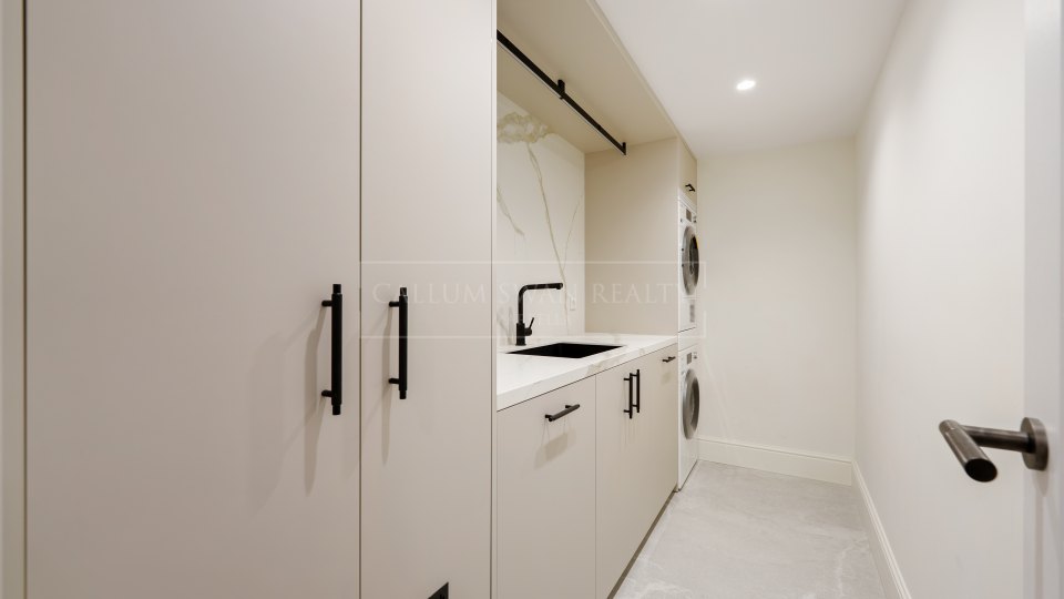 Benahavis, Mediterranean-Style Villa with Sea Views for Sale in La Quinta, Benahavís