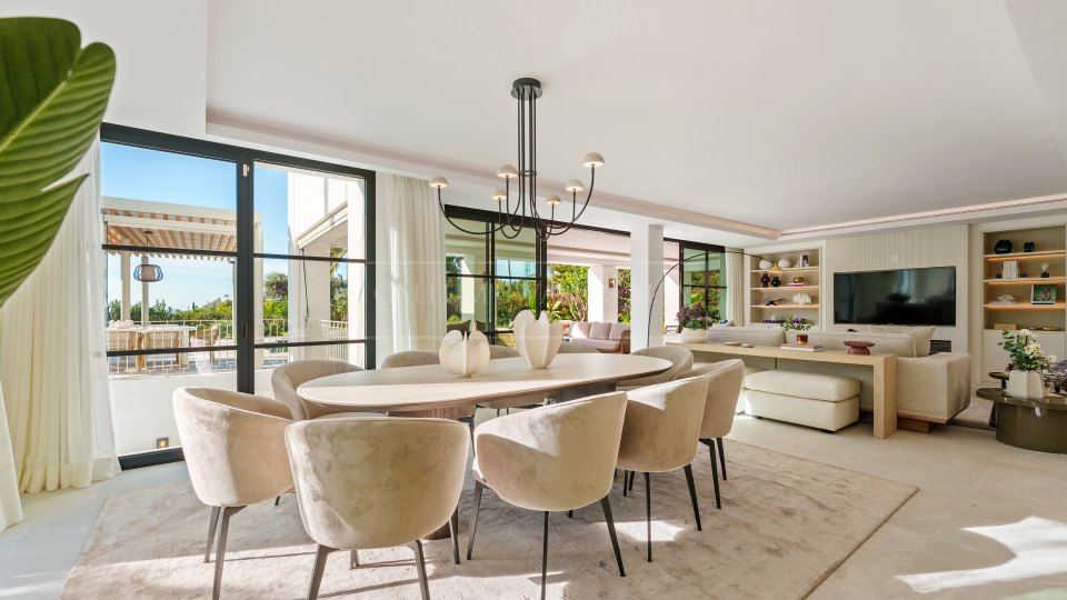 Benahavis, Mediterranean-Style Villa with Sea Views for Sale in La Quinta, Benahavís