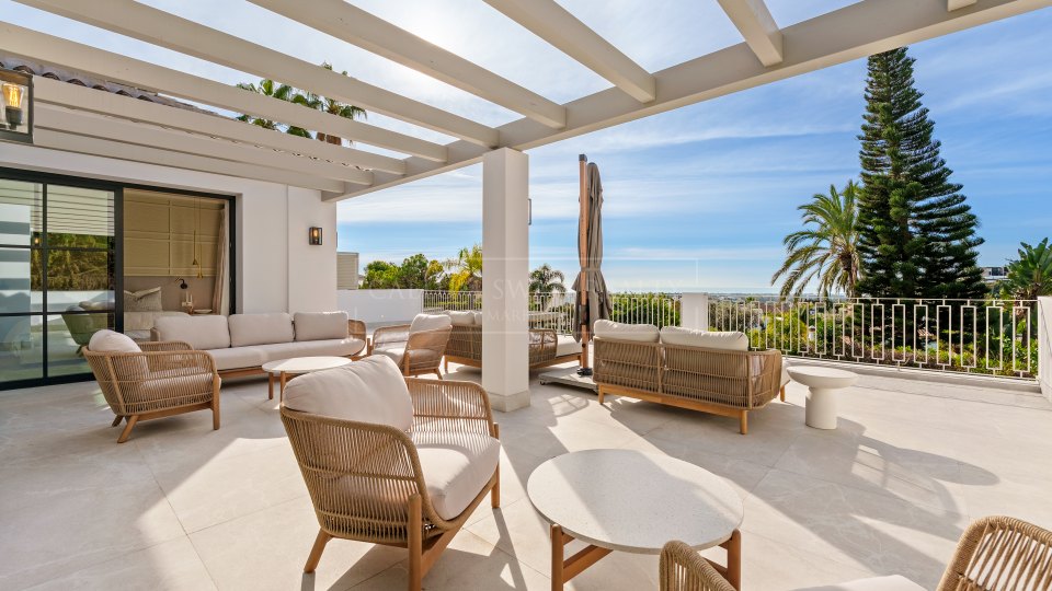 Benahavis, Mediterranean-Style Villa with Sea Views for Sale in La Quinta, Benahavís