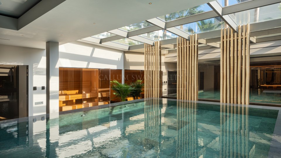 Benahavis, Luxury Frontline-Golf Villa for Sale in La Quinta, Benahavís