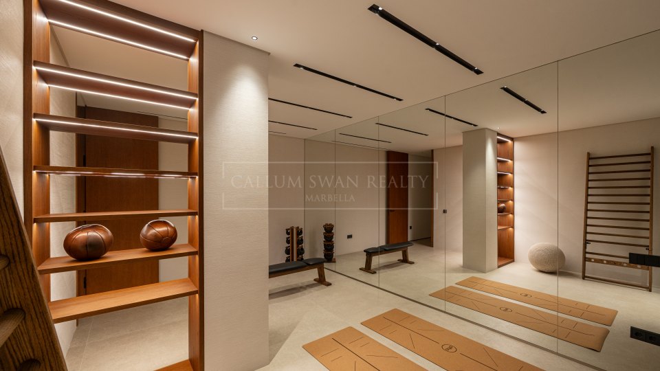 Benahavis, Luxury Frontline-Golf Villa for Sale in La Quinta, Benahavís