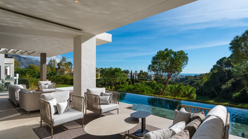 Benahavis, Luxury Frontline-Golf Villa for Sale in La Quinta, Benahavís