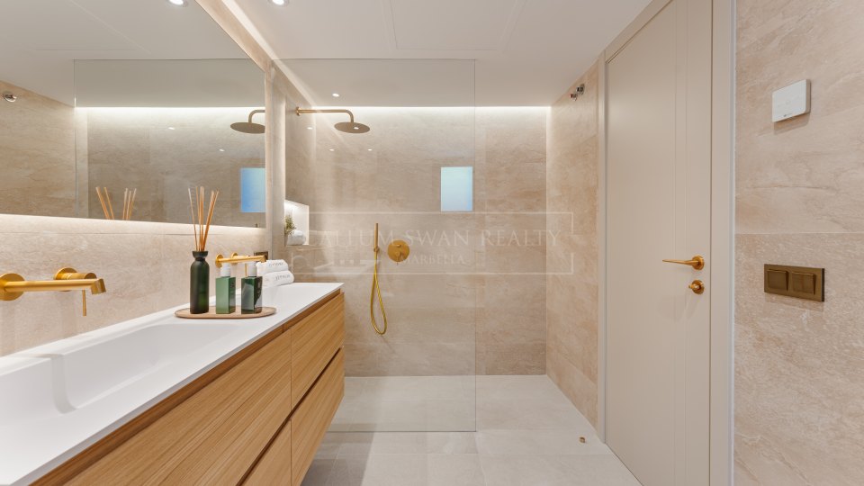 Marbella Golden Mile, Villa de luxe rénovée à vendre à Rocío de Nagüeles, Mille d'Or