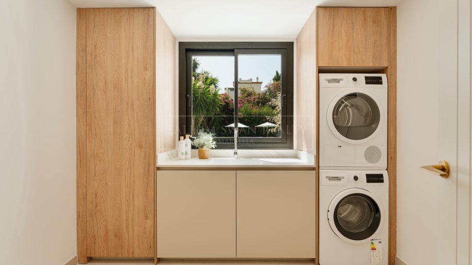 Marbella Golden Mile, Villa de luxe rénovée à vendre à Rocío de Nagüeles, Mille d'Or