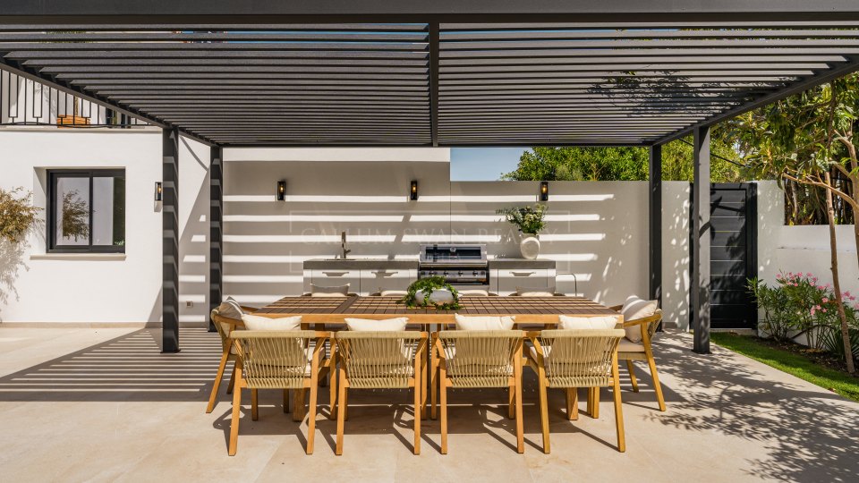 Marbella Golden Mile, Villa de luxe rénovée à vendre à Rocío de Nagüeles, Mille d'Or