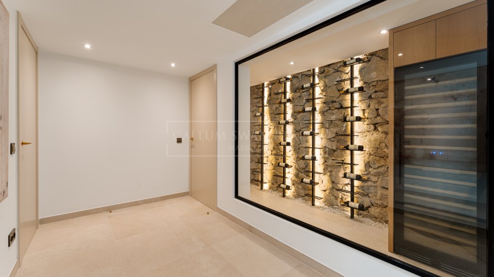 Marbella Golden Mile, Villa de luxe rénovée à vendre à Rocío de Nagüeles, Mille d'Or