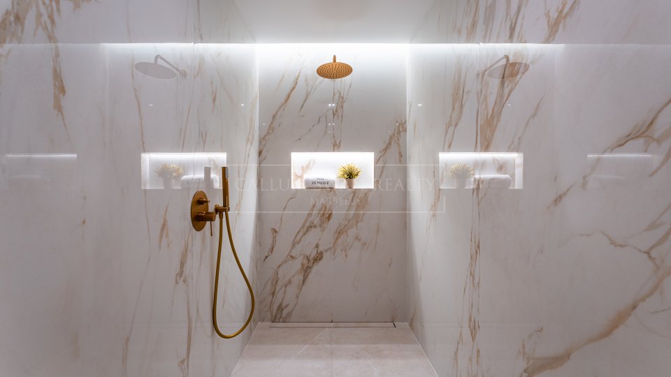 Marbella Golden Mile, Villa de luxe rénovée à vendre à Rocío de Nagüeles, Mille d'Or