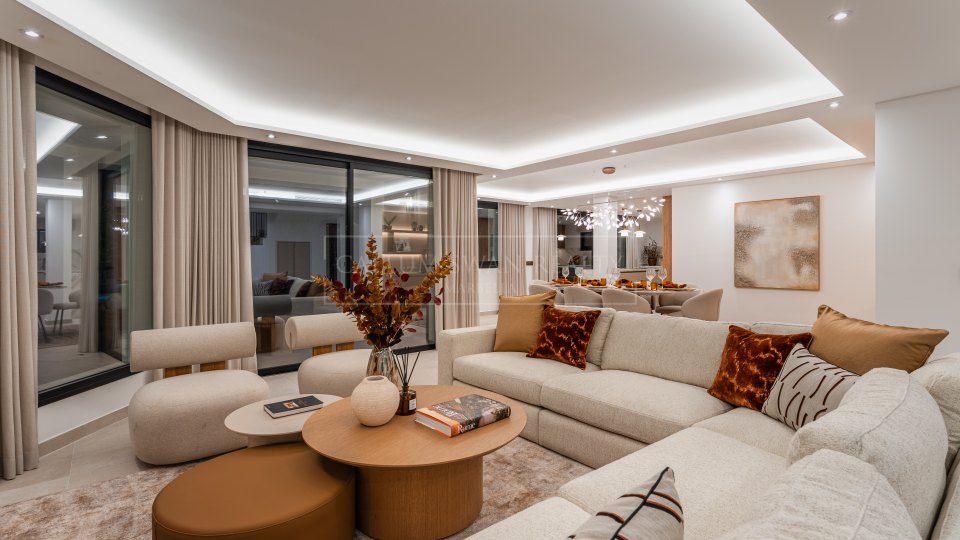 Marbella Golden Mile, Villa de luxe rénovée à vendre à Rocío de Nagüeles, Mille d'Or