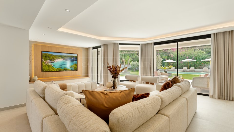 Marbella Golden Mile, Villa de luxe rénovée à vendre à Rocío de Nagüeles, Mille d'Or