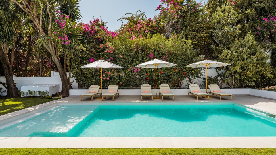 Marbella Golden Mile, Villa de luxe rénovée à vendre à Rocío de Nagüeles, Mille d'Or