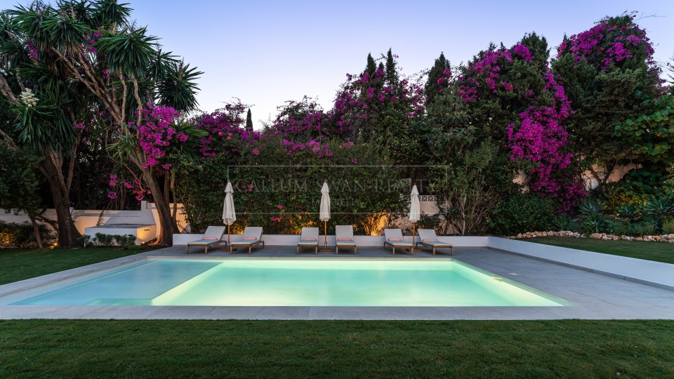 Marbella Golden Mile, Villa de luxe rénovée à vendre à Rocío de Nagüeles, Mille d'Or