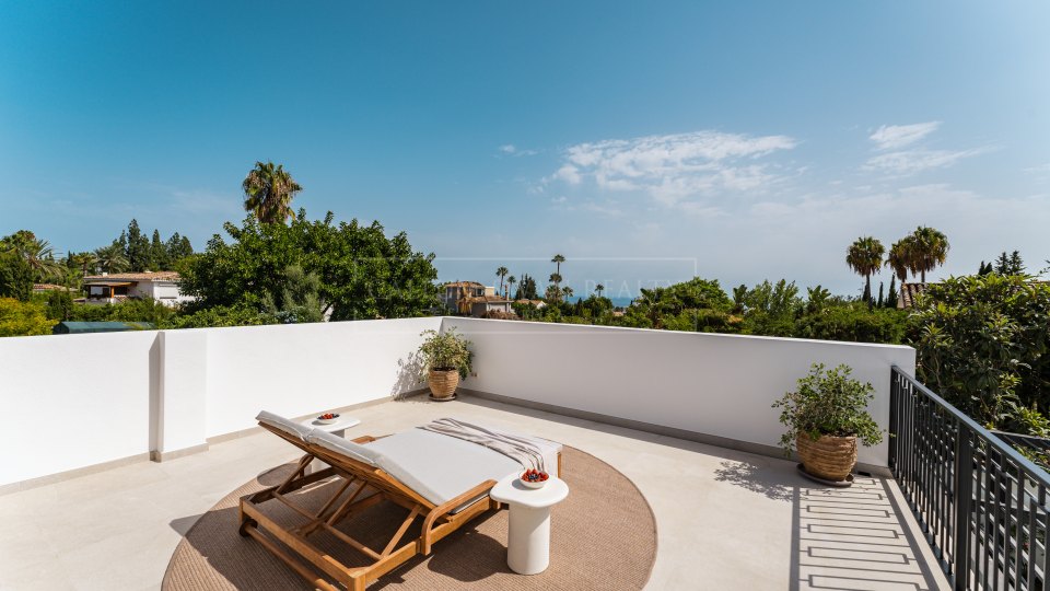 Marbella Golden Mile, Villa de luxe rénovée à vendre à Rocío de Nagüeles, Mille d'Or