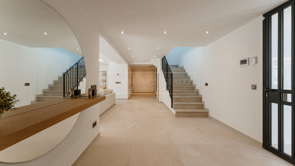 Marbella Golden Mile, Villa de luxe rénovée à vendre à Rocío de Nagüeles, Mille d'Or
