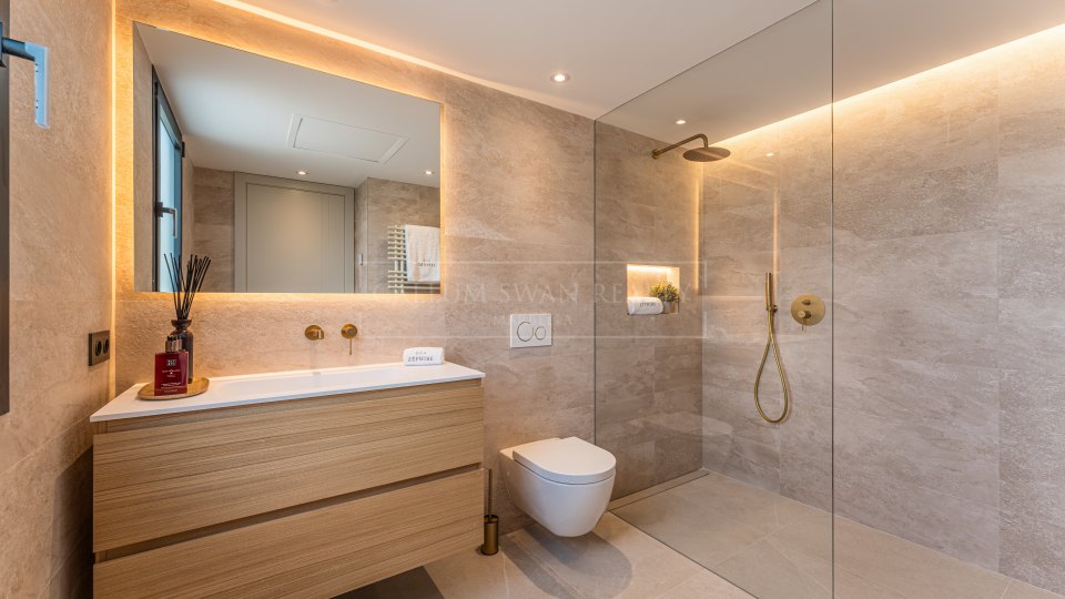 Marbella Golden Mile, Villa de luxe rénovée à vendre à Rocío de Nagüeles, Mille d'Or