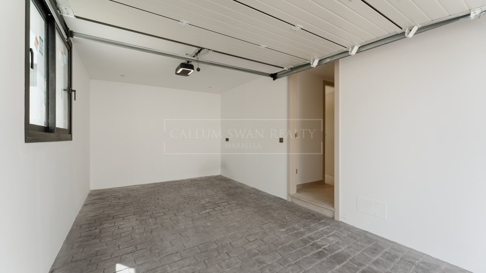 Marbella Golden Mile, Villa de luxe rénovée à vendre à Rocío de Nagüeles, Mille d'Or