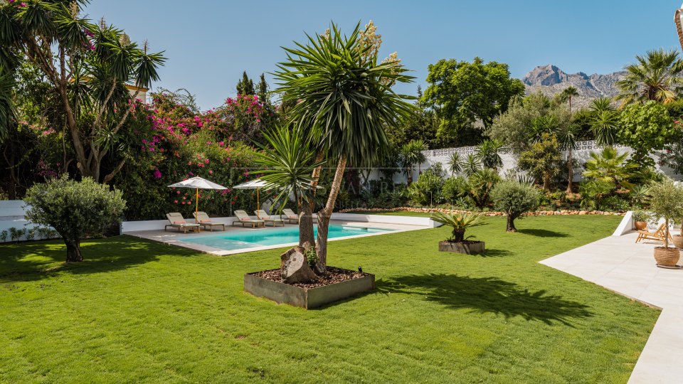 Marbella Golden Mile, Villa de luxe rénovée à vendre à Rocío de Nagüeles, Mille d'Or