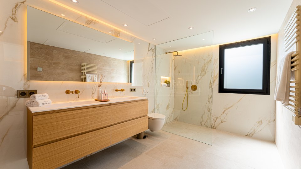 Marbella Golden Mile, Villa de luxe rénovée à vendre à Rocío de Nagüeles, Mille d'Or