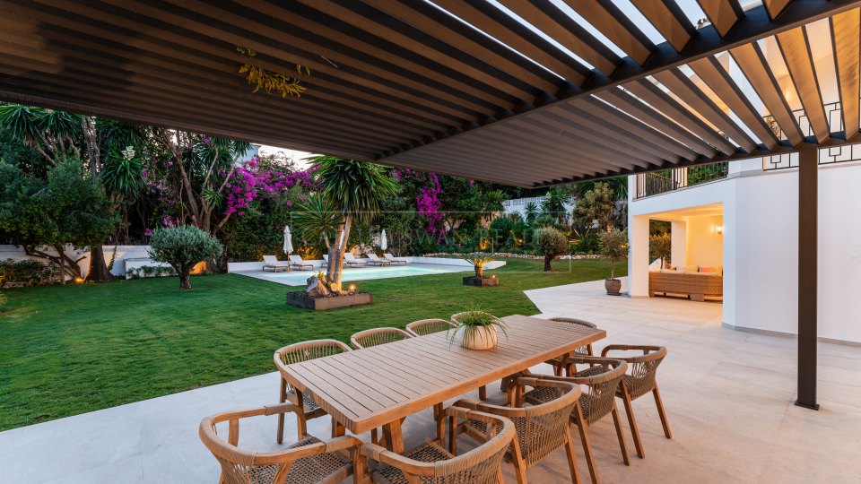 Marbella Golden Mile, Villa de luxe rénovée à vendre à Rocío de Nagüeles, Mille d'Or