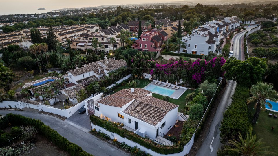 Marbella Golden Mile, Villa de luxe rénovée à vendre à Rocío de Nagüeles, Mille d'Or