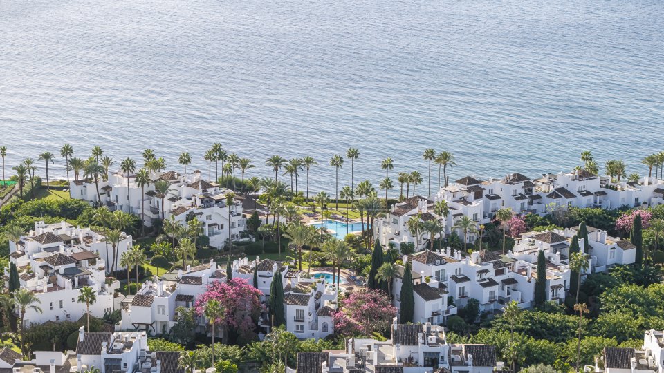 Estepona, Appartement rénové en bord de mer à vendre à Alcazaba Beach, Estepona