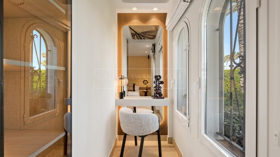 Estepona, Appartement rénové en bord de mer à vendre à Alcazaba Beach, Estepona