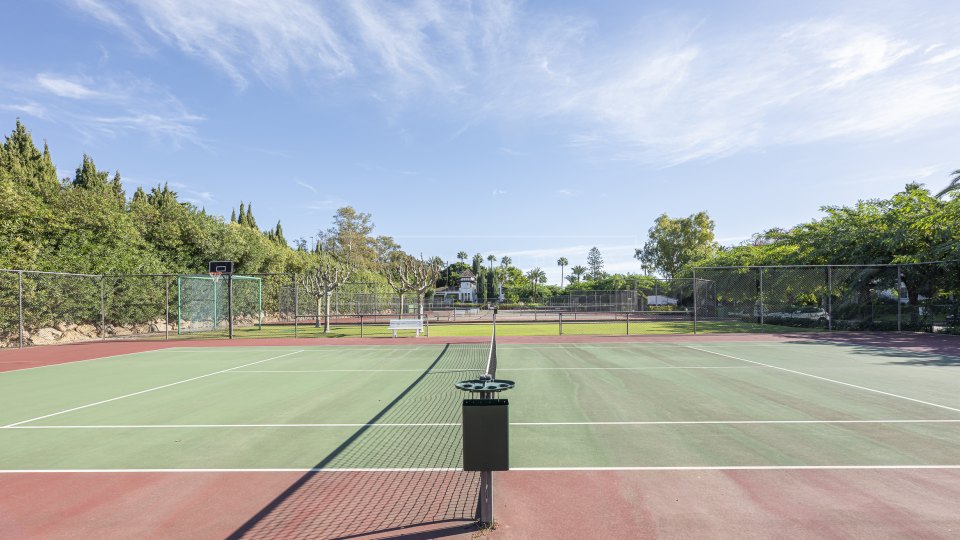 Estepona, Appartement rénové en bord de mer à vendre à Alcazaba Beach, Estepona