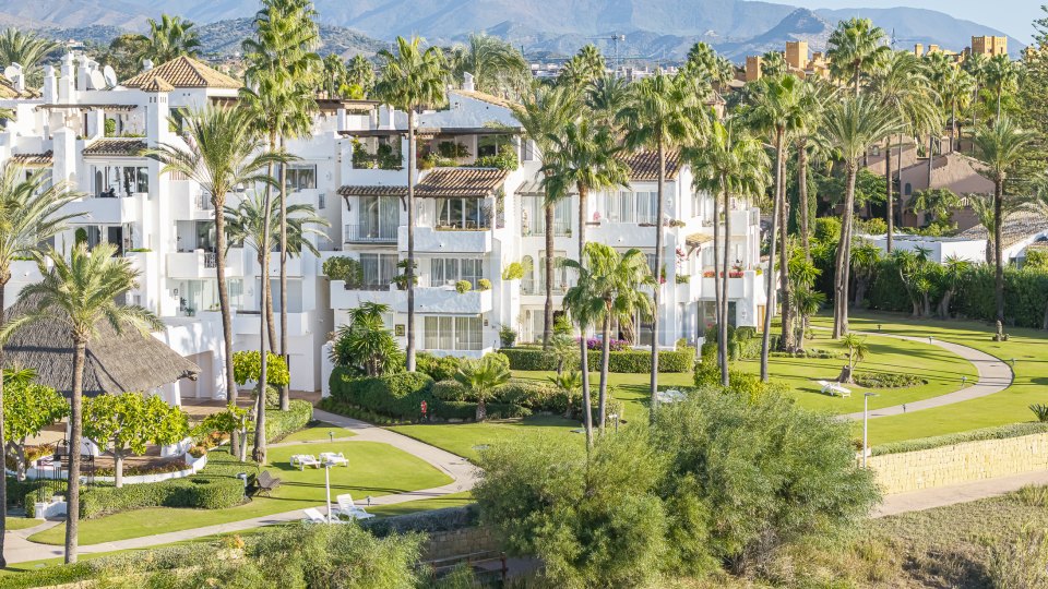 Estepona, Appartement rénové en bord de mer à vendre à Alcazaba Beach, Estepona