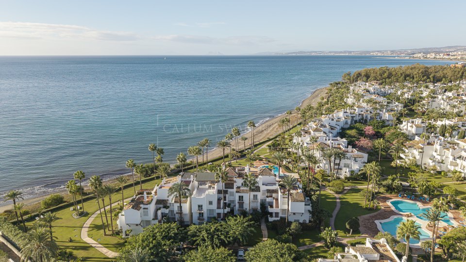 Estepona, Appartement rénové en bord de mer à vendre à Alcazaba Beach, Estepona
