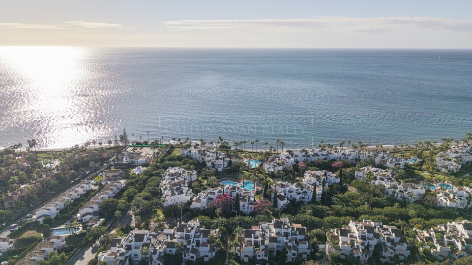 Estepona, Appartement rénové en bord de mer à vendre à Alcazaba Beach, Estepona