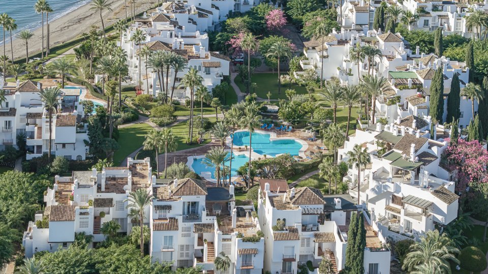 Estepona, Appartement rénové en bord de mer à vendre à Alcazaba Beach, Estepona