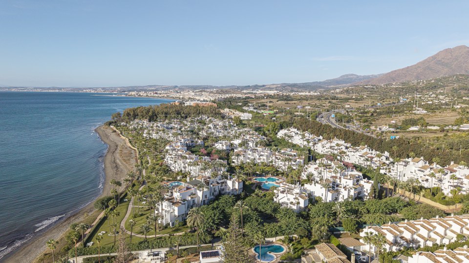 Estepona, Appartement rénové en bord de mer à vendre à Alcazaba Beach, Estepona