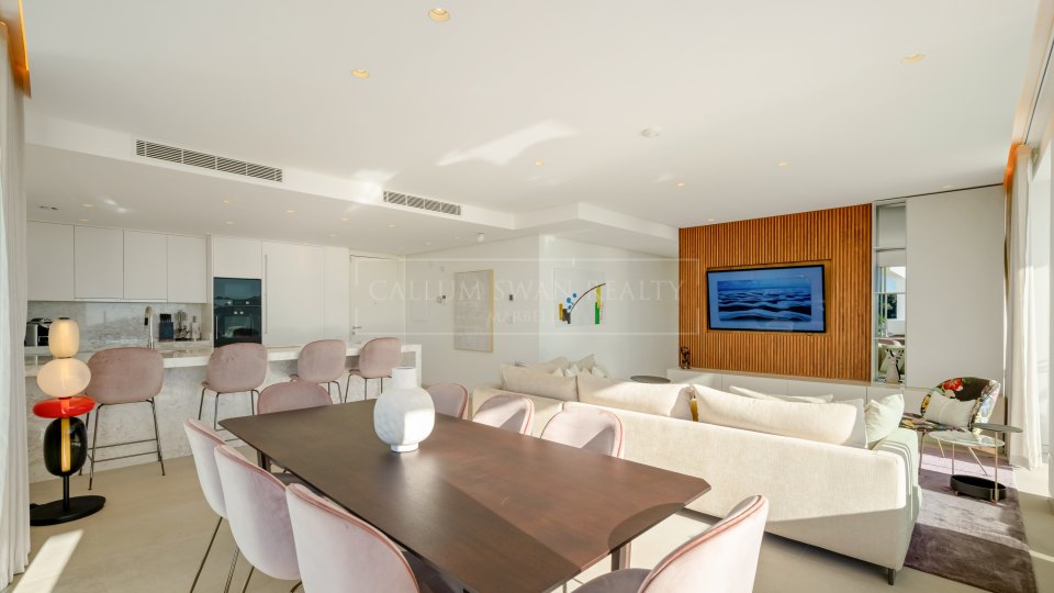 Ojen, Penthouse duplex trois chambres à vendre à Ojén avec vue sur la mer et piscine sur le toit