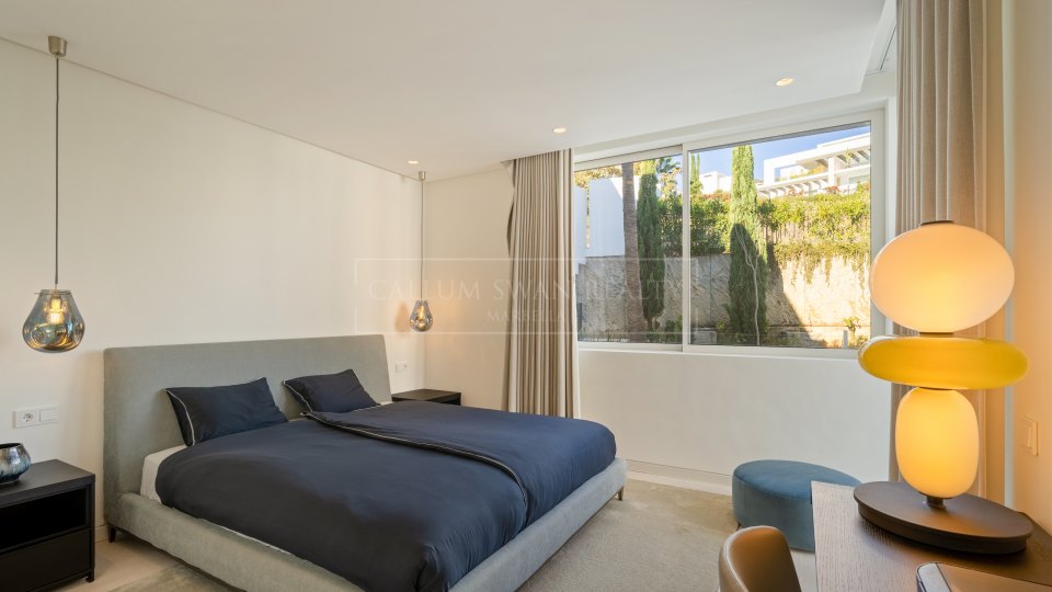 Ojen, Penthouse duplex trois chambres à vendre à Ojén avec vue sur la mer et piscine sur le toit