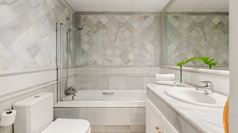 Marbella Golden Mile, Appartement de luxe de deux chambres en bord de mer sur le Golden Mile de Marbella