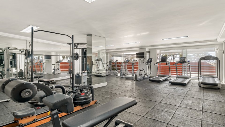 Marbella Golden Mile, Appartement de luxe de deux chambres en bord de mer sur le Golden Mile de Marbella