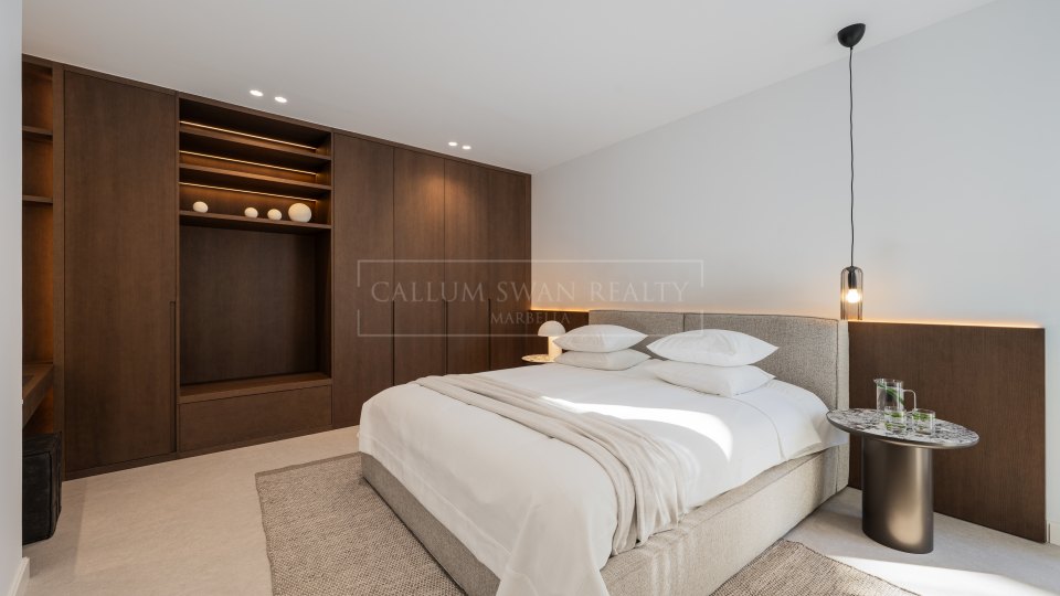 Marbella Golden Mile, Villa mitoyenne moderne sur la Mille d’Or de Marbella avec piscine et solarium sur le toit