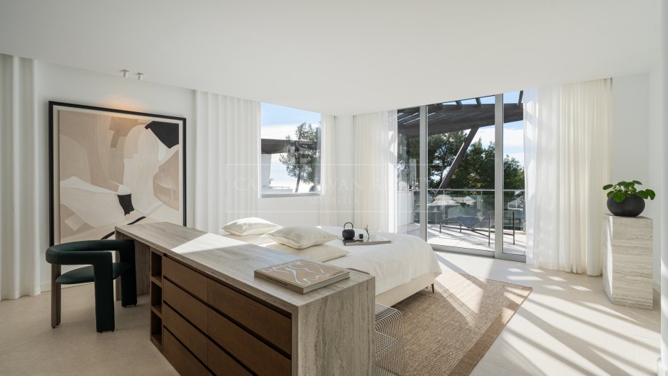 Marbella Golden Mile, Villa mitoyenne moderne sur la Mille d’Or de Marbella avec piscine et solarium sur le toit