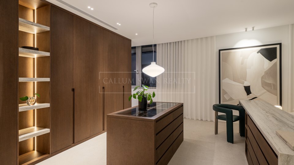 Marbella Golden Mile, Villa mitoyenne moderne sur la Mille d’Or de Marbella avec piscine et solarium sur le toit