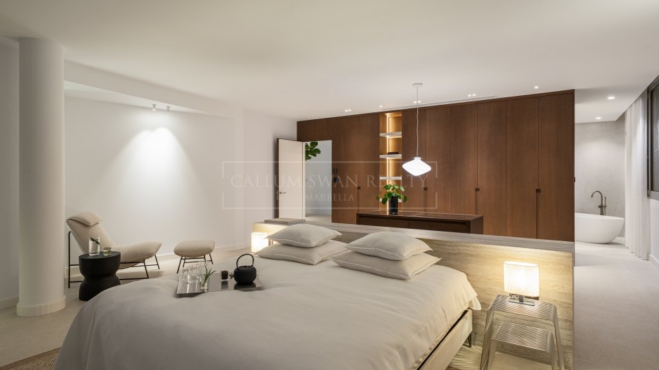 Marbella Golden Mile, Villa mitoyenne moderne sur la Mille d’Or de Marbella avec piscine et solarium sur le toit