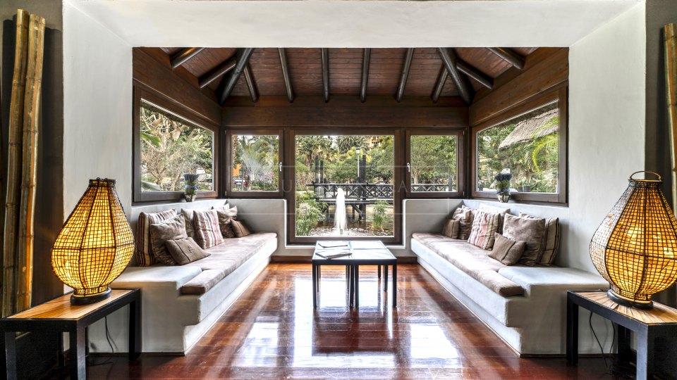 Estepona, Villa Golfside neuve à vendre à El Campanario, Est d'Estepona avec vue sur le golf