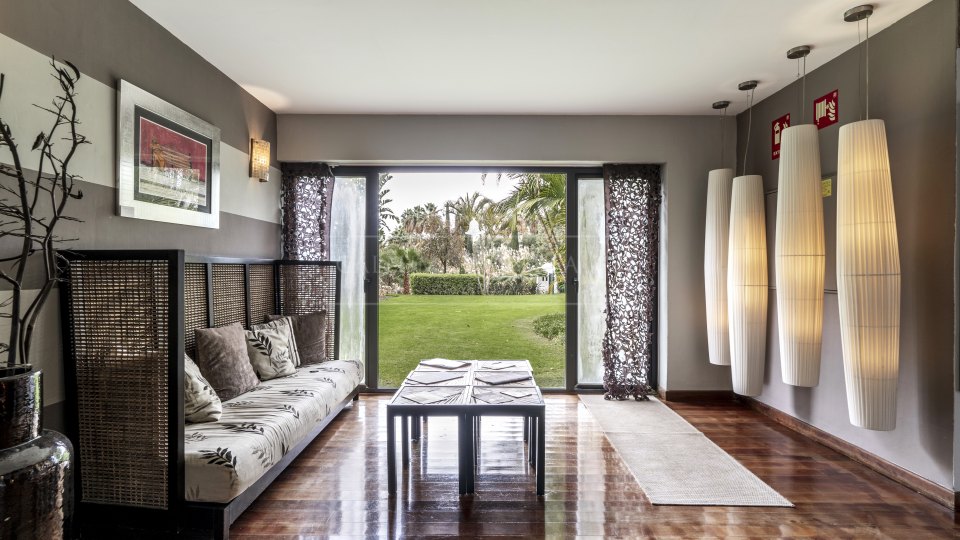 Estepona, Villa Golfside neuve à vendre à El Campanario, Est d'Estepona avec vue sur le golf