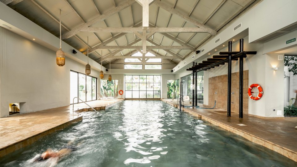 Estepona, Villa Golfside neuve à vendre à El Campanario, Est d'Estepona avec vue sur le golf