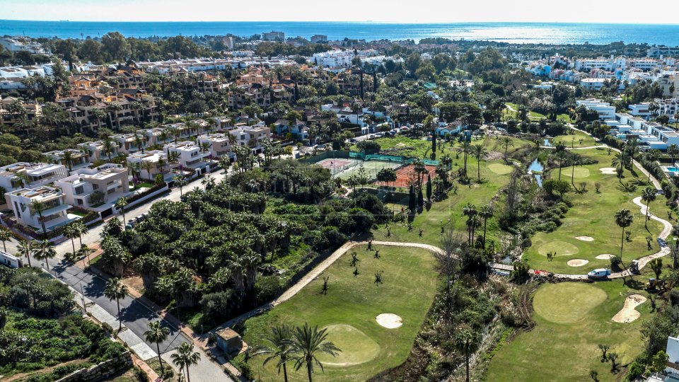 Estepona, Villa Golfside neuve à vendre à El Campanario, Est d'Estepona avec vue sur le golf
