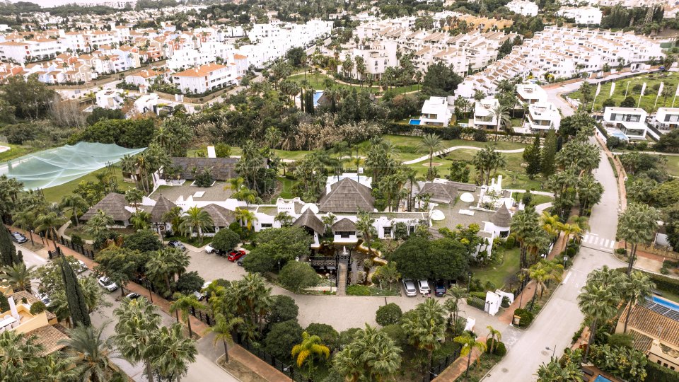 Estepona, Villa Golfside neuve à vendre à El Campanario, Est d'Estepona avec vue sur le golf