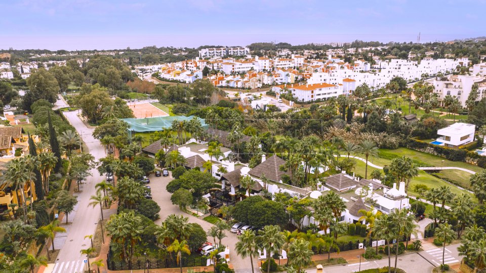 Estepona, Villa Golfside neuve à vendre à El Campanario, Est d'Estepona avec vue sur le golf