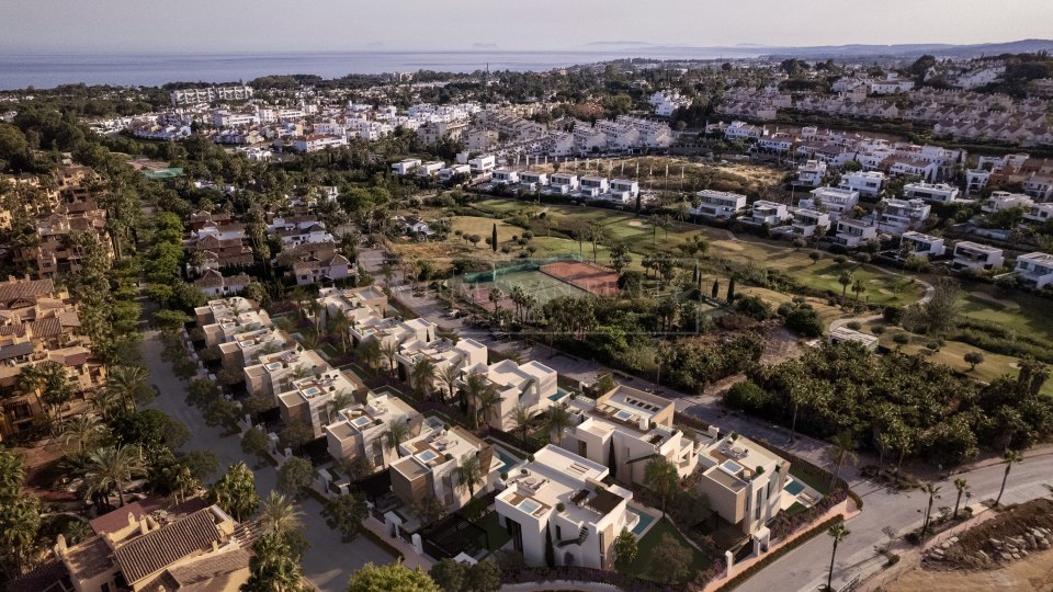 Estepona, Villa Golfside neuve à vendre à El Campanario, Est d'Estepona avec vue sur le golf
