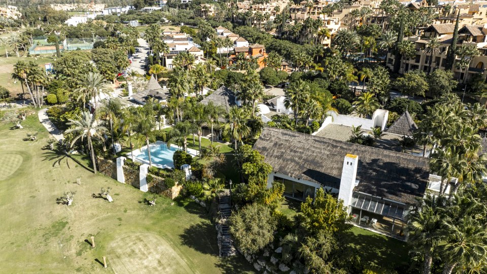 Estepona, Villa Golfside neuve à vendre à El Campanario, Est d'Estepona avec vue sur le golf