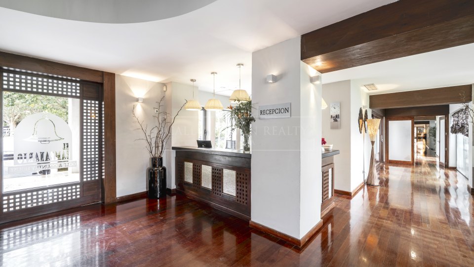 Estepona, Villa Golfside neuve à vendre à El Campanario, Est d'Estepona avec vue sur le golf