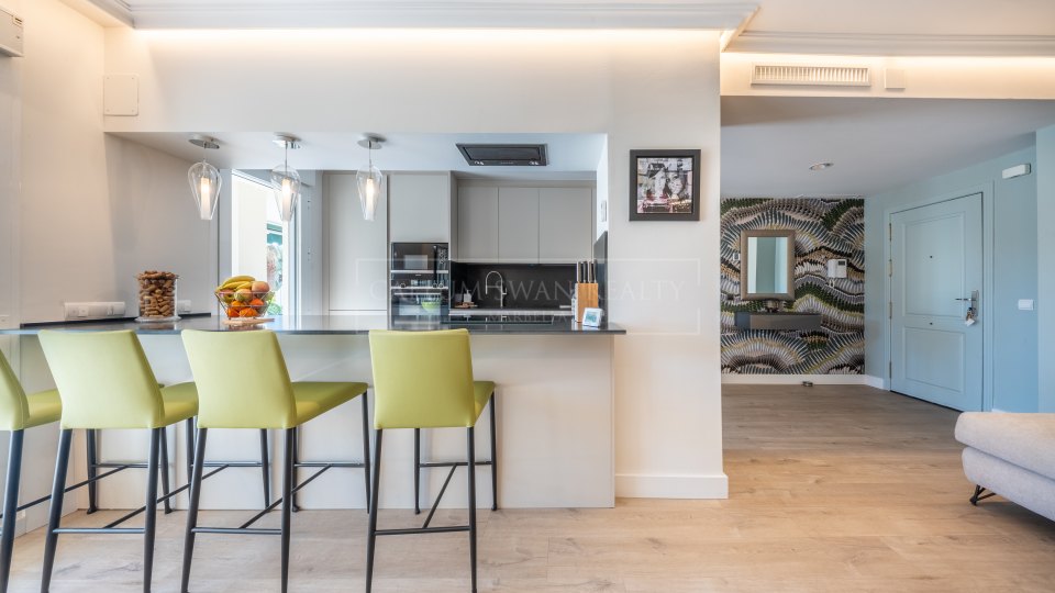 Nueva Andalucia, Appartement rénové de deux chambres au rez-de-chaussée à vendre à Nueva Andalucía